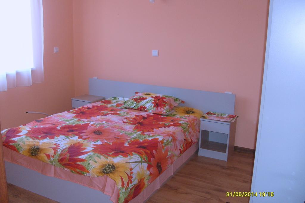 Guest Rooms Mihaylovi Pavel Banya Camera foto